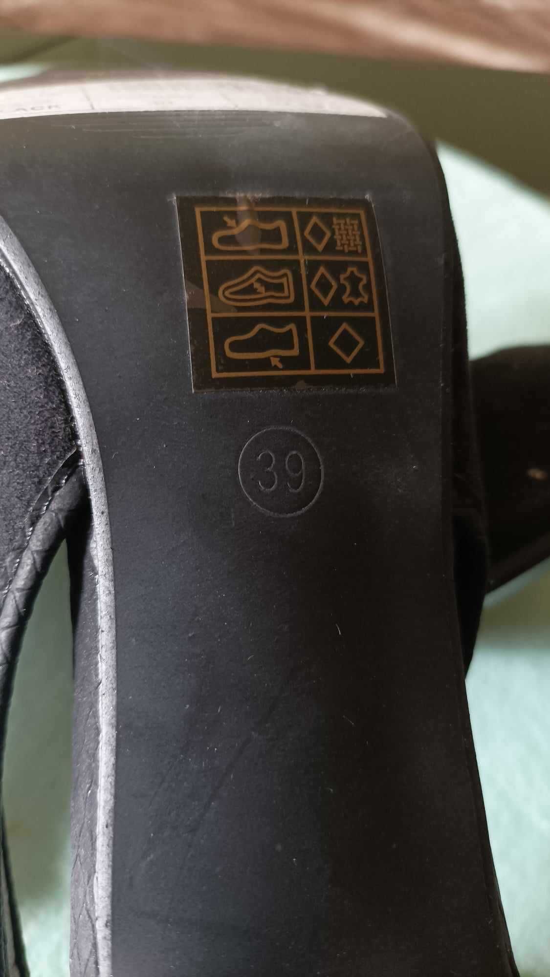 Дамски официални обувки на висок ток от естествен велур, номер 39