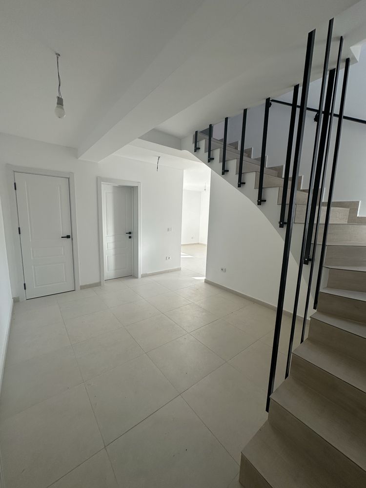 Casă individuală de vânzare Valea Adâncă, zona 5 drumuri