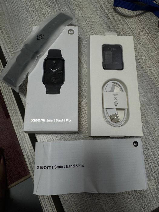 продам новые смарт часы Xiaomi smart band 8 pro