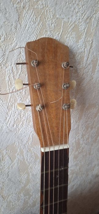 2 китари в почти безупречно състояние