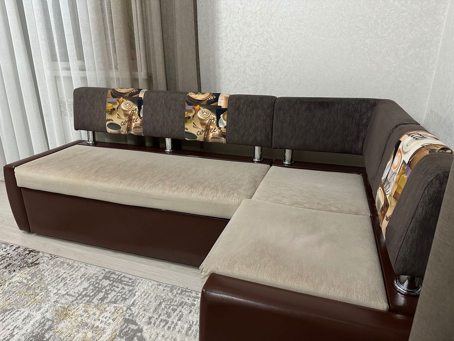 Угловой диван на кухню
