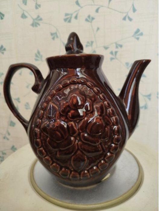 Чайники и сахарницы новые . СССР