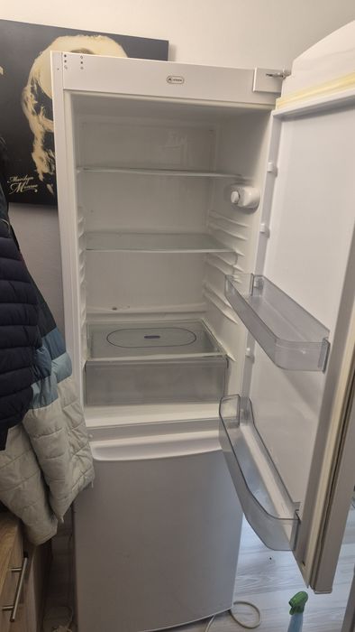 Vând frigider Whirlpool