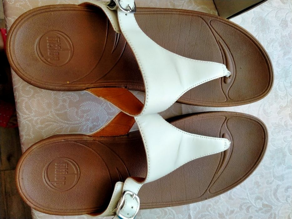 De vinzare, încălțăminte femei.