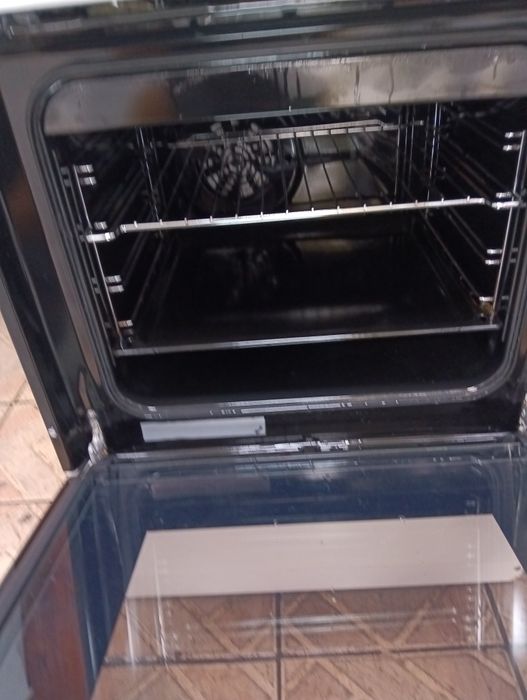 Свободно стояща печка с керамичен плот Elektrolux с 2 години гаранция!