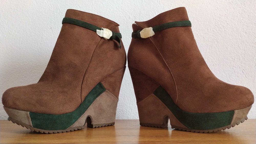 Нови дамски боти на висока платформа, 38-ми номер