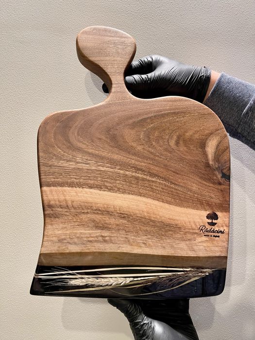 Platouri premium din lemn de nuc cu inserții de rășină