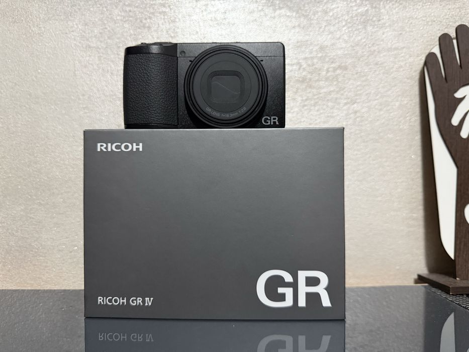 Ricoh GR IV camera foto digitala compacta 25.7MP