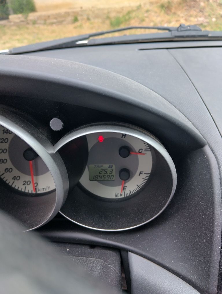 Продавам Mazda 3