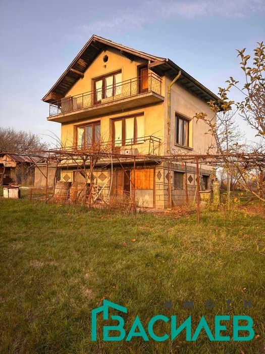 Продава КЪЩА област София, с. Извор