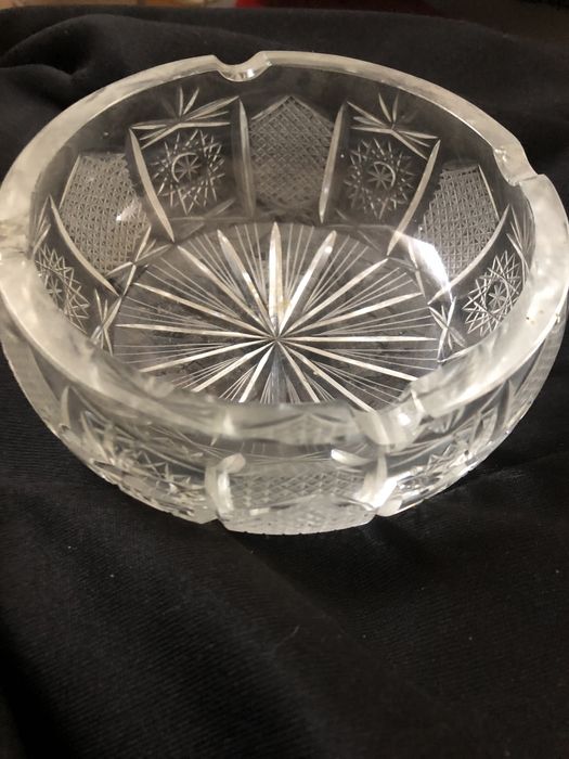 Кристални чаши и кристален пепелник от соца