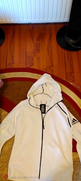 Vând hanorac adidas L