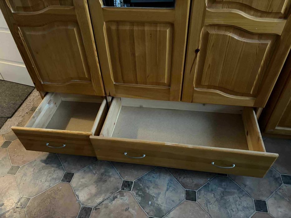 Мебели от масивно дърво - Чам (Гардероб, ракла, нощно шкафче)