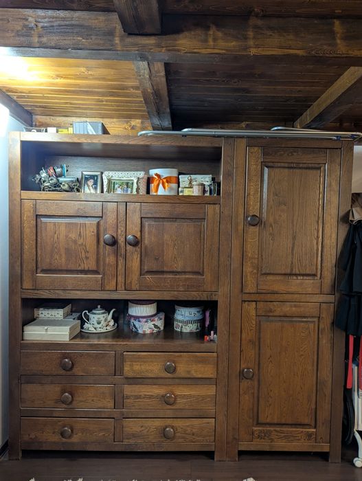 Set mobilier dulap living cu usi si sertare lemn masiv si robust