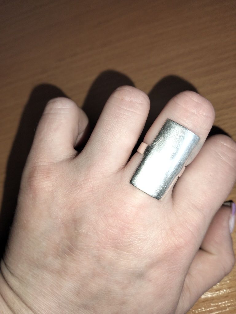 Продам кольцо серебро