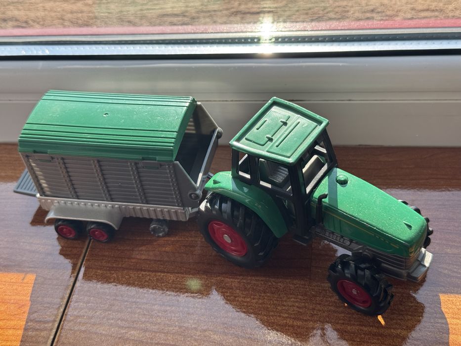 Macheta auto 1/32 tractor cu remorca