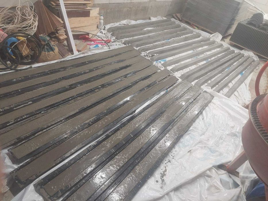 Masă vibranta si matrite pt stalpi beton