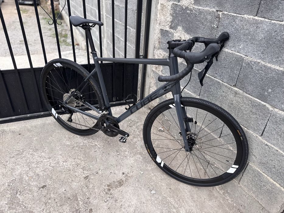 Велосипед CUBE ATTAIN SL 28 Gravel