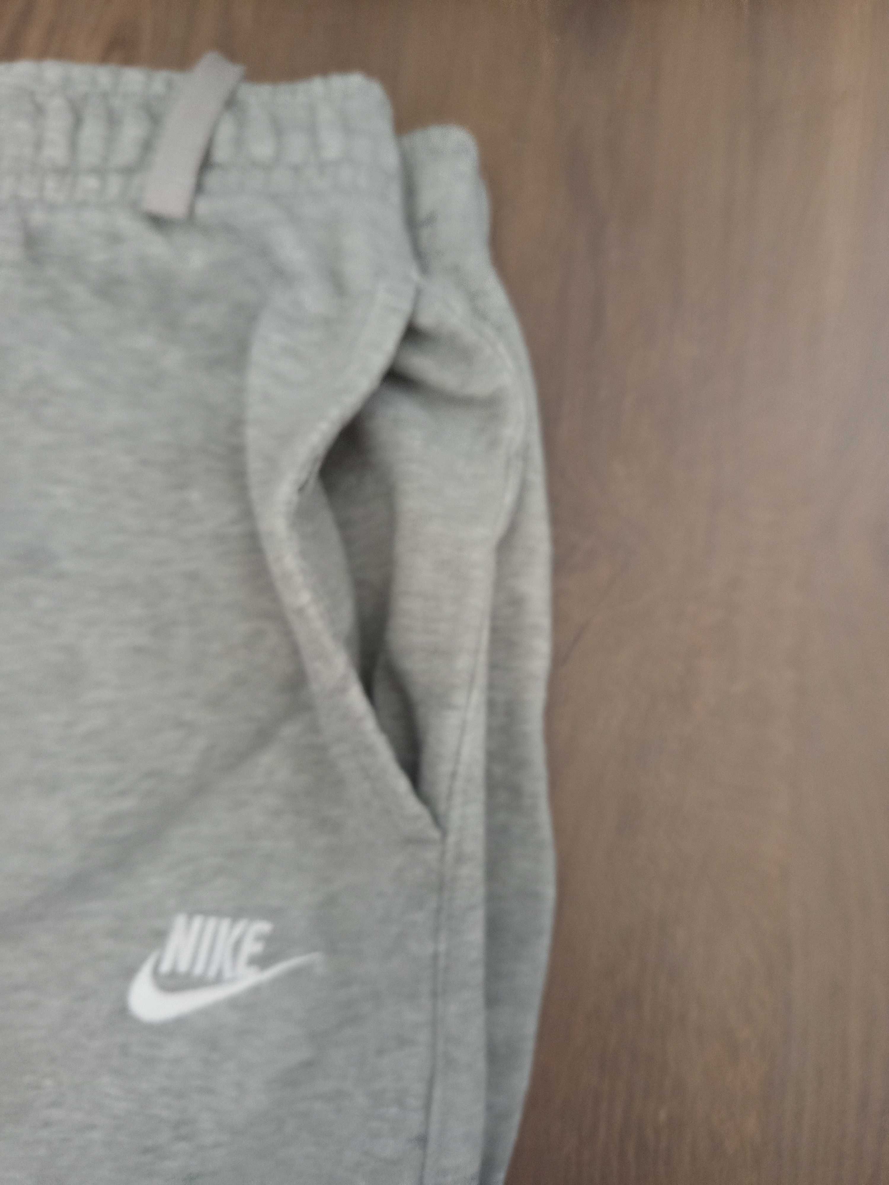 Нов!!!Спортен панталон Nike, заден джоб, с ластик на крачо