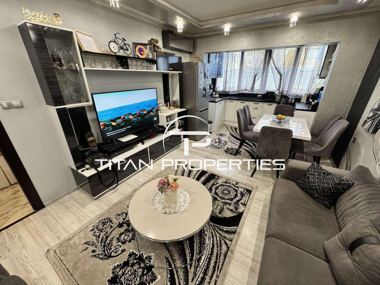 Продава се Тристаен апартамент в Бургас, Меден рудник - зона В - 90 кв.м за 2128 €/кв.м - Снимка #1