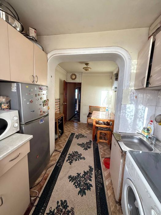 Срочно сотилади 5 хона 4 этаж 4 этажли домда Мархабо Сангизар