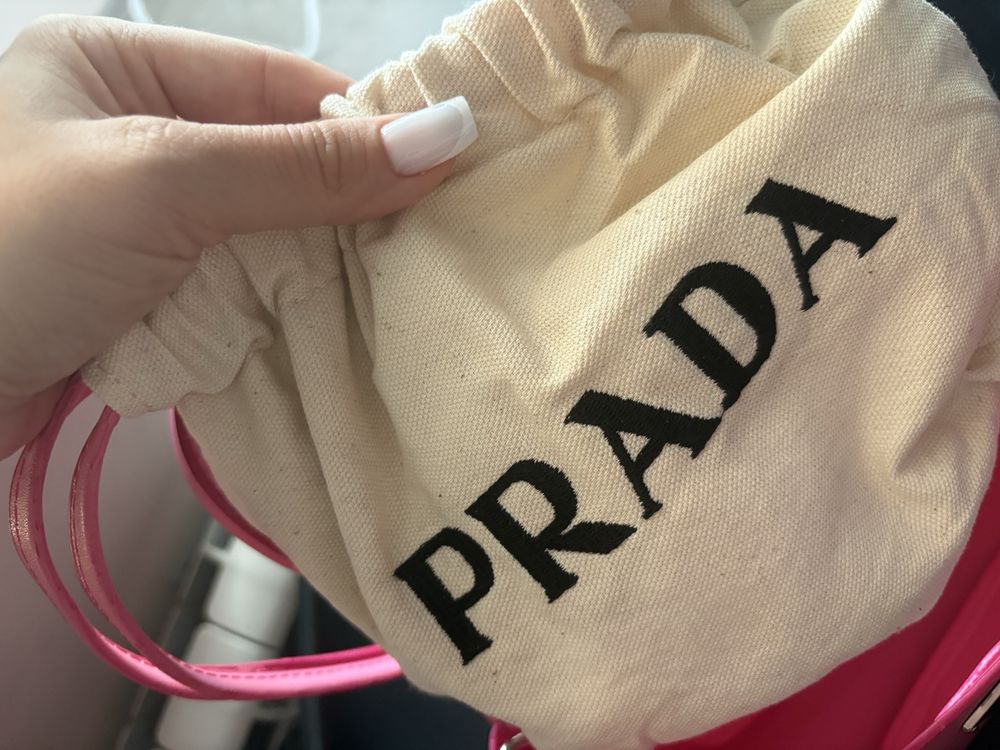 Prada чанта с регулируема дръжка