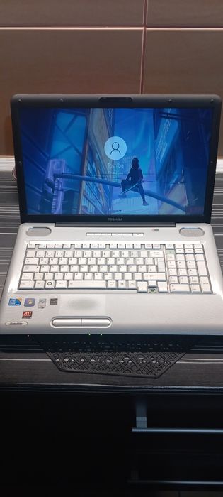 Laptop HP i5- modele office cu carti si jocuri instalate