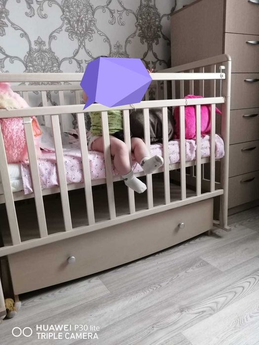 Продам детскую кроватку с матрацом