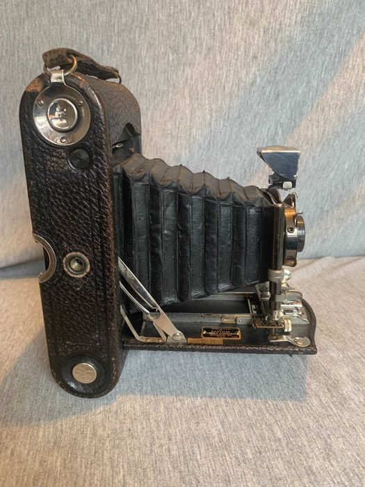 стар сгъваем мехов апарат Kodak