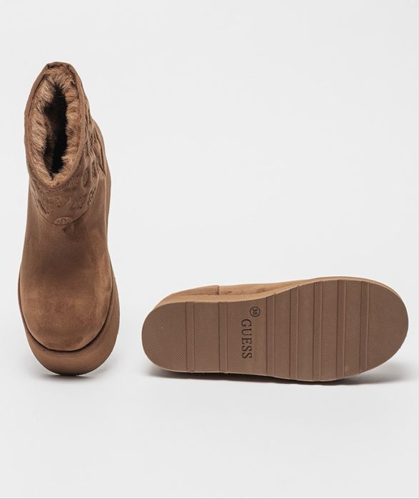 Чисто нови боти Guess