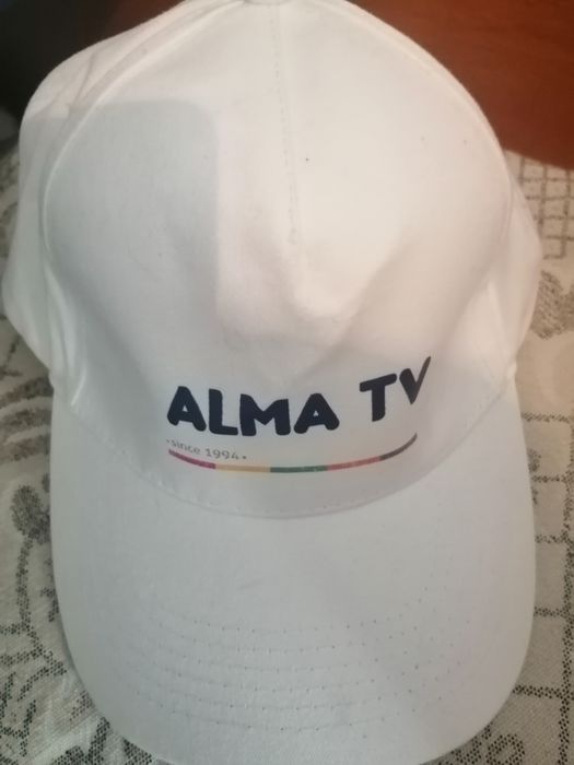 кепку белую продам с логотипом алма тв