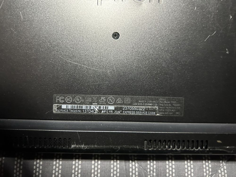 Dell inspirion 13 core i7-7500U, 3200 MHz, 250 SSD, 12 DDR