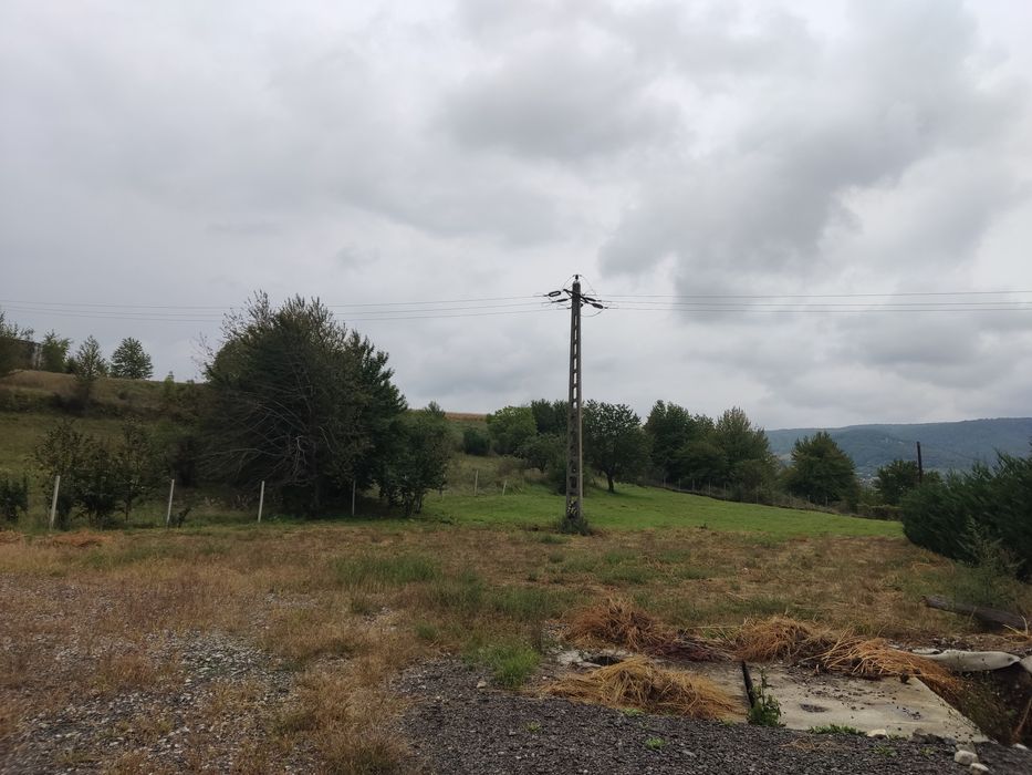 Teren de vânzare/închiriat la 11 km de Autostrada