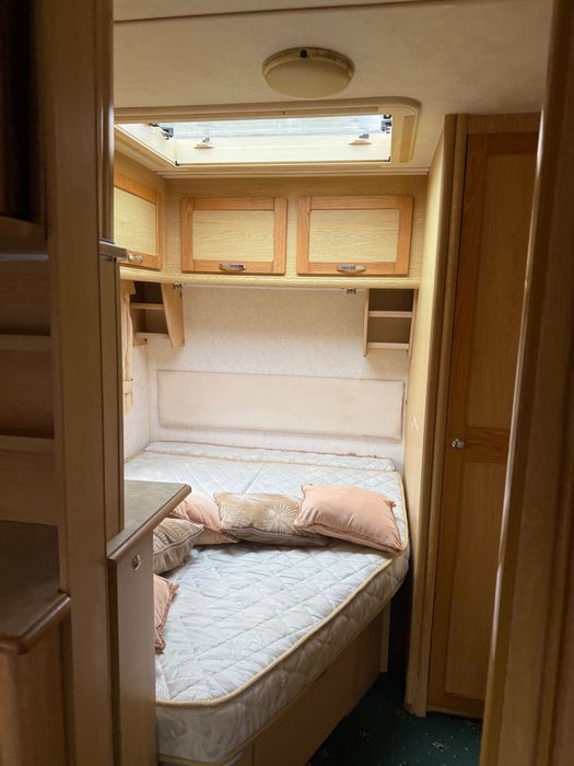 Каравана със френска спалня