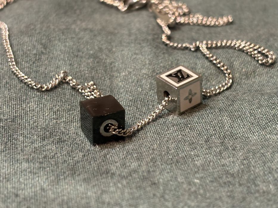 Аксесоар Луи Витон