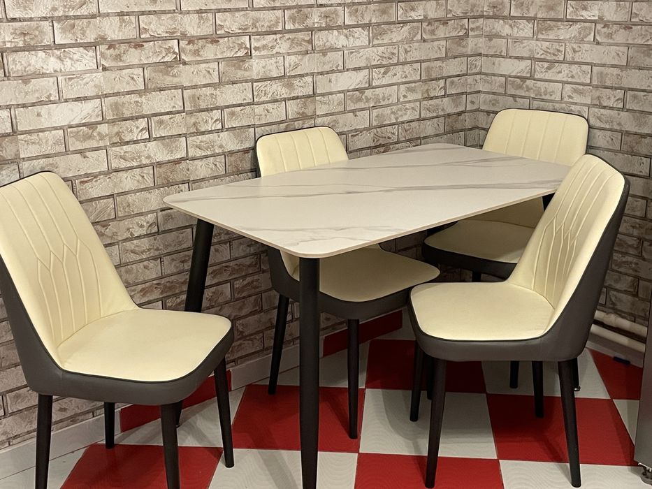 Vand set masa cu 4 scaune