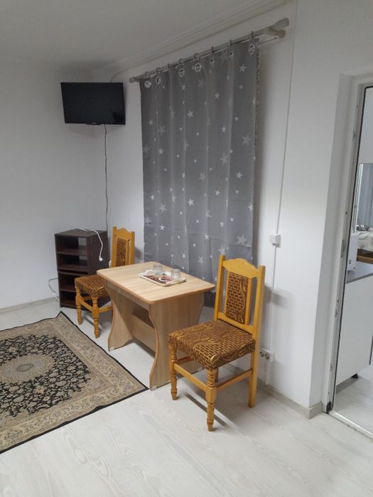 Închiriez in regim hotelier apartament 200 lei