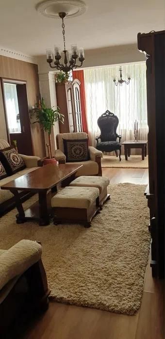 Дава се под наем Тристаен апартамент в Пловдив, Център - 86 кв.м за 375 € - Снимка #1