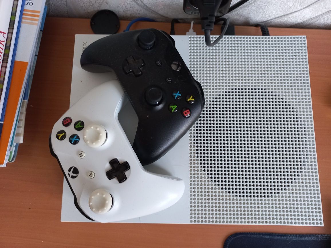 Xbox one s 1тб без коробки