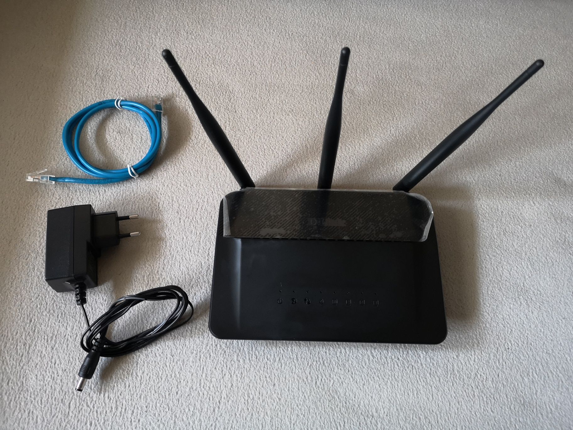 Router Wireless D-link DIR-809, AC750, Dual-Band, 3 antene Wi-Fi