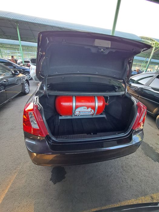 Продаю срочна автомобил ЖЕНТРА