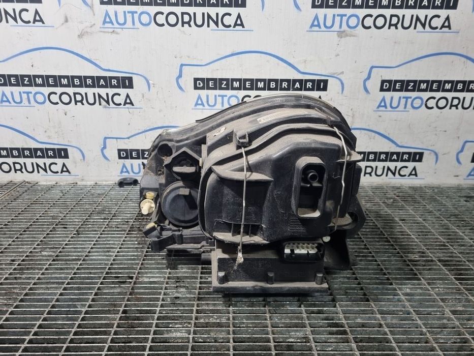 Far Dreapta Porsche Cayenne 2002 - 2006 SUV 4 Usi (1131) Fara xenon