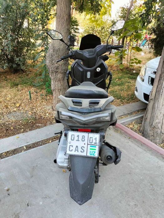 Скутер Qmax Qiumotors
