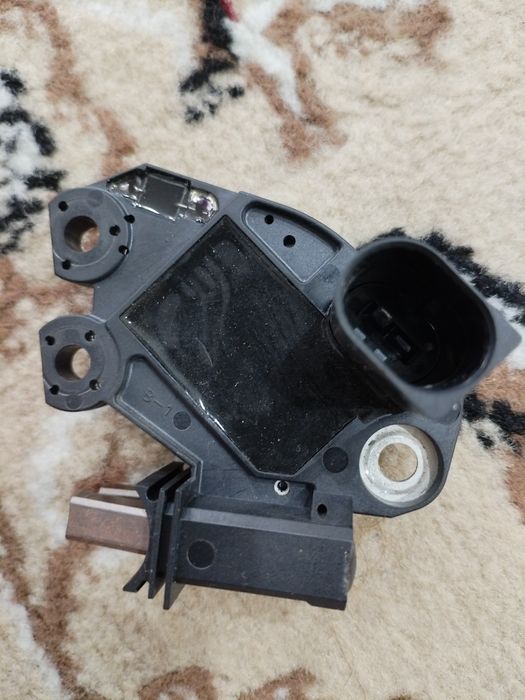 Продам регулятор напряжения новый