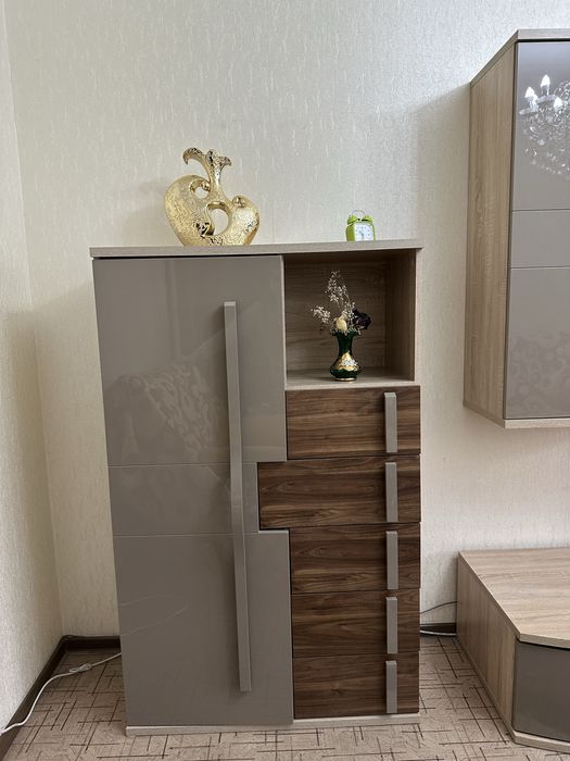 Стенка с комодом