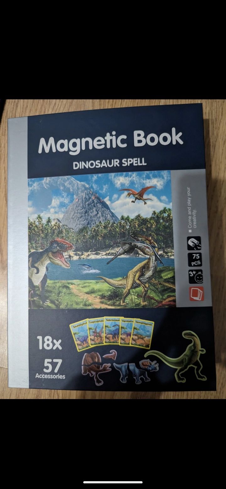 Carte magnetica cu dinozauri