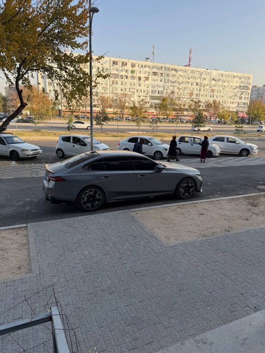 Bmw i5 35L 2024 seriy matt