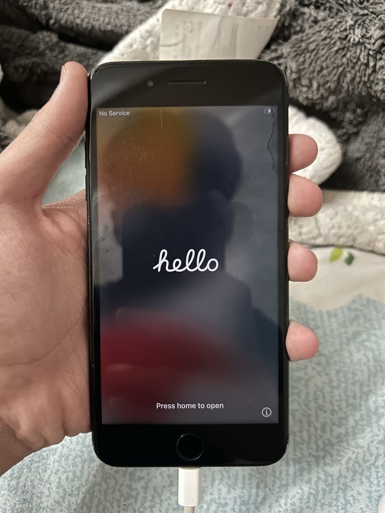 Продается Iphone 7+