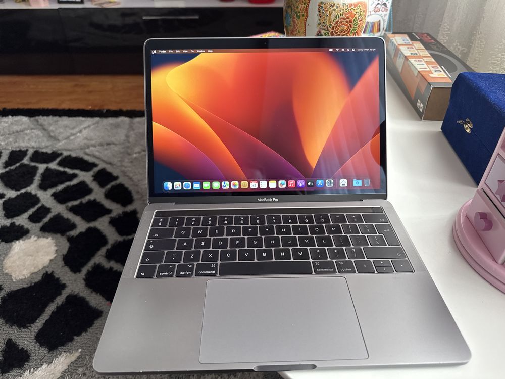 Laptop Apple MacBook Pro 13’ 2017  touch bar - perfect functional