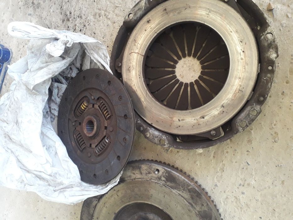 Передо  корзина   маховик  бу  тайота авенсиз 1.6, 1.8 обём